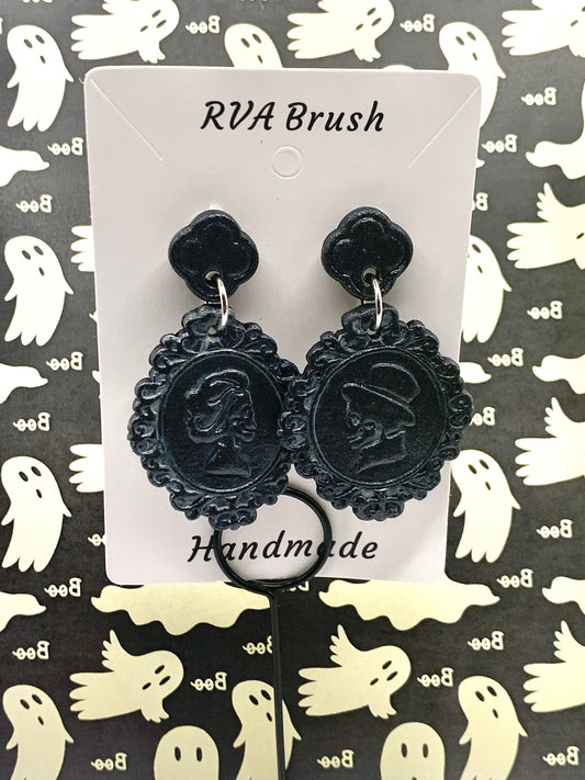 12-Mr. & Mrs. Skeleton Cameo Dangle Earrings: Halloween Edition in Black