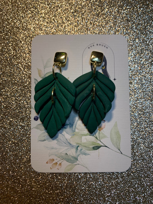 104- Lush Green Leaf Cascade Earrings - Nature-Inspired Elegant Jewelry
