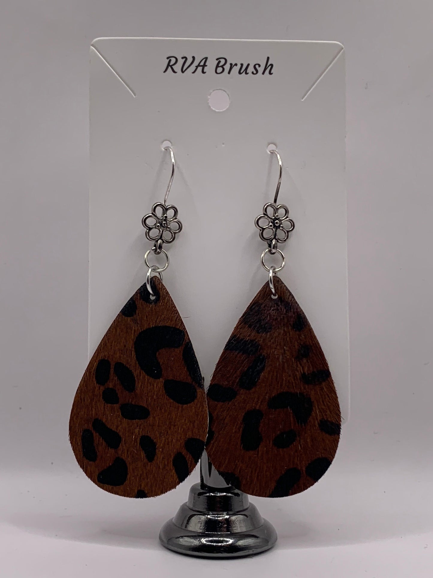106- Leopard Print Teardrop Earrings with Floral Silver Charm, Trendy Animal Pattern Accessory, Unique Fashion Statement, Gift for Her